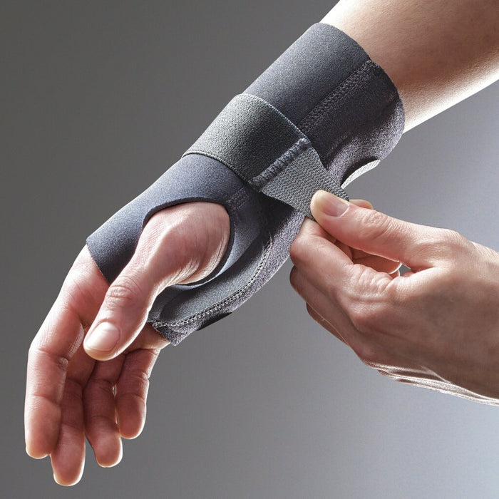 FUTURO Compression Stabilizing Wrist Brace, 48400ENR, Right Hand,Small/Medium