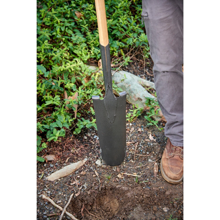 Corona SS 62010 Closed-Back Drain Spade Shovel, 14-Gauge, 30 in. Wood D-Grip Handle